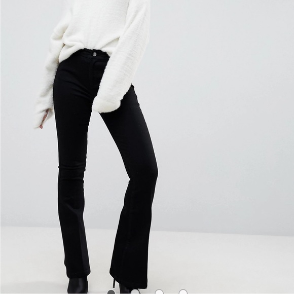 ASOS DESIGN Petite Bell Flare Jeans in Clean Black with Pressed Crease - Picture 4 of 7